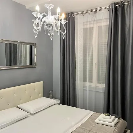 In Pieno Centro A Apartment Trient